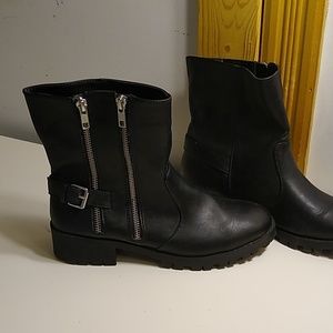 Brash black side zip boots Sz 8.5 Exc cond.